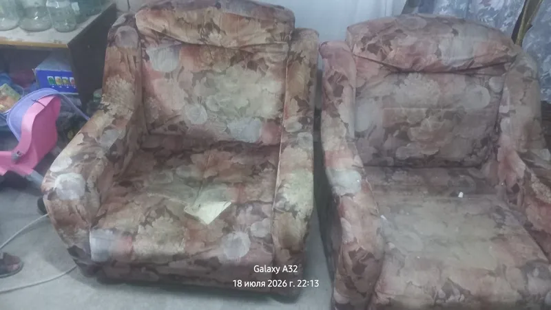 Divan sotiladi yangi ustidan material qoplash kerak 2 Divan sotiladi yangi ustidan material qoplash kerak 2