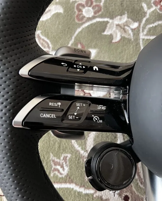Оригинальный спортивный руль для Mercedes-Benz AMG 6 Оригинальный спортивный руль для Mercedes-Benz AMG 6