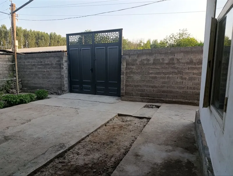 Продаётся дача 5 сотих 3 комнат вода ест газ нет но електричества есть 5