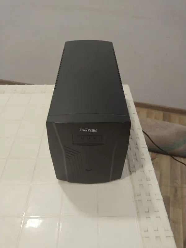 UPS 1500 VA (900W)