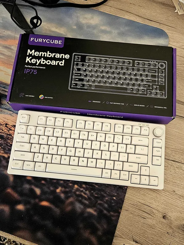 FURYCUBE IP75 gaming klaviatura sotiladi kop ishlatilmagan zor xolatda 2
