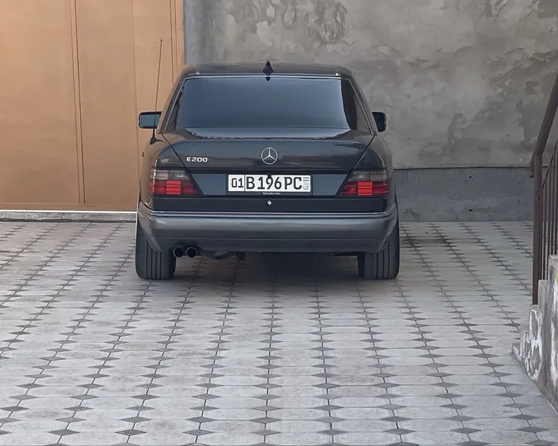 Мерседес Бенс W124 2