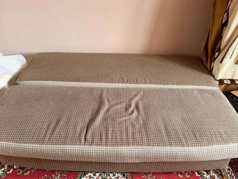 Yaxshi holatdagi yig‘iladigan divan 3 Yaxshi holatdagi yig‘iladigan divan 3