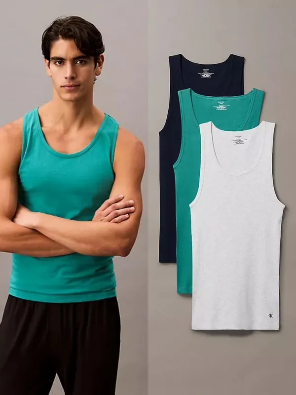 Футболки и майки от Calvin Klein