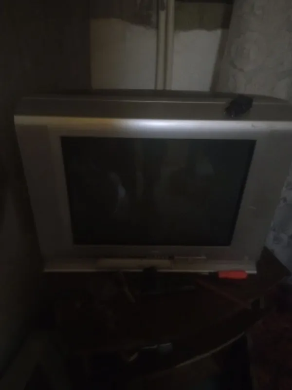 Televizor sotiladi