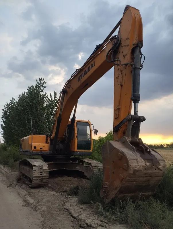 Hyundai 3000 excavator 1 Hyundai 3000 excavator 1