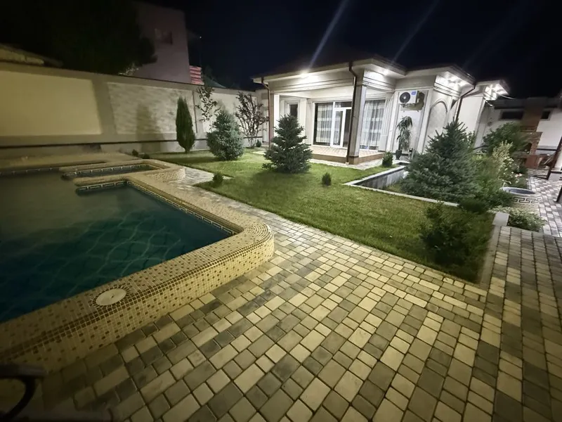 Oq tosh oilaviy dacha 2 ta spalniy 1 ta detskiy sauna bassen tenis