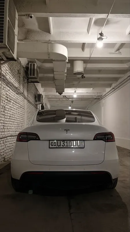 Tesla model Y 2021 2 Tesla model Y 2021 2