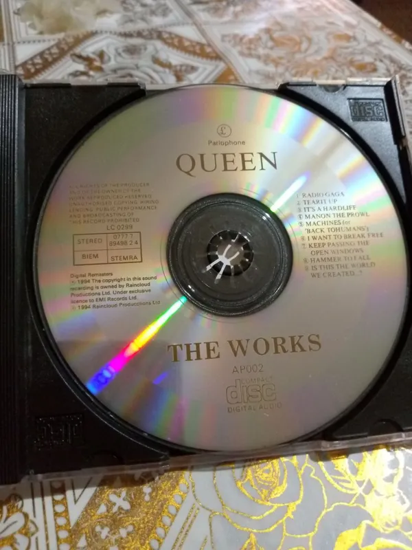 Продам CD диски группы QUEEN 3 штуки. 2 Продам CD диски группы QUEEN 3 штуки. 2