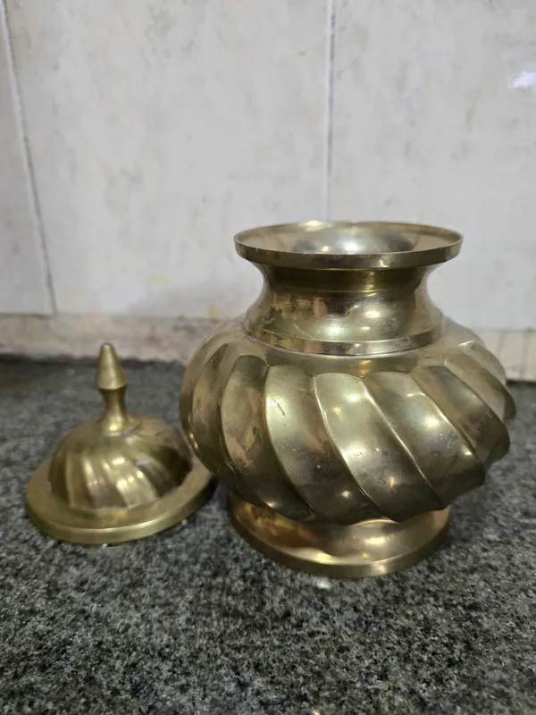 Шкатулка (сосуд) ручной работы из Индии 2