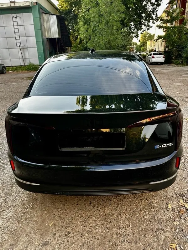 Продам свою Hongqi E-QM5 2024-года 60.000 км — фото 1