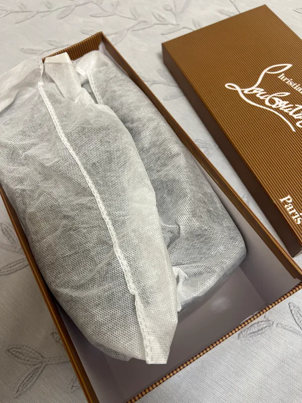 Labouten krossovkalari 2 Labouten krossovkalari 2