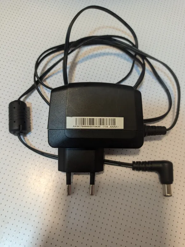 LG 19V 0.84A quvvat manbai adapteri. Adapter. 4