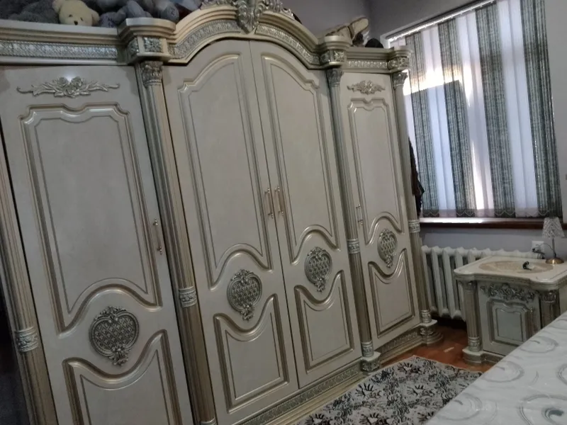 Спальная кровать,камод , зеркало,тумбы ,шкаф — фото 1