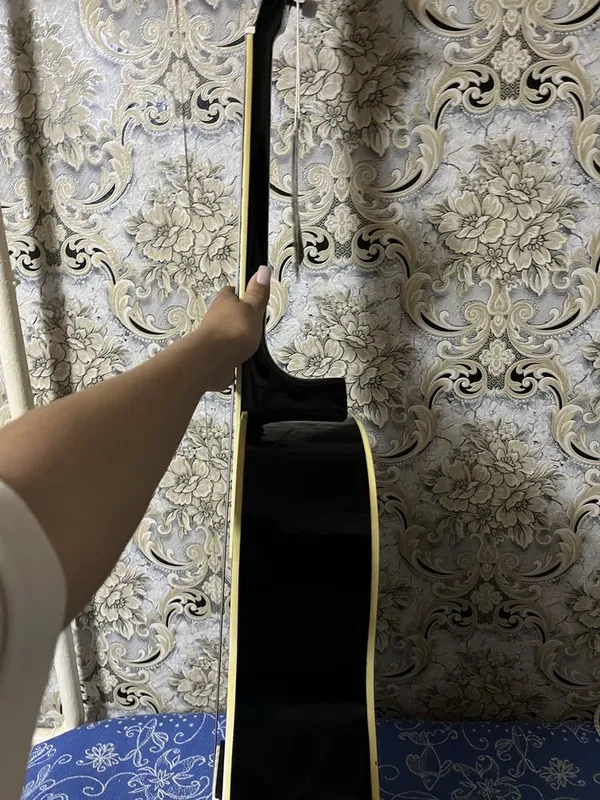 Klassik gitara sotiladi, yaxshi holatda — фото 7