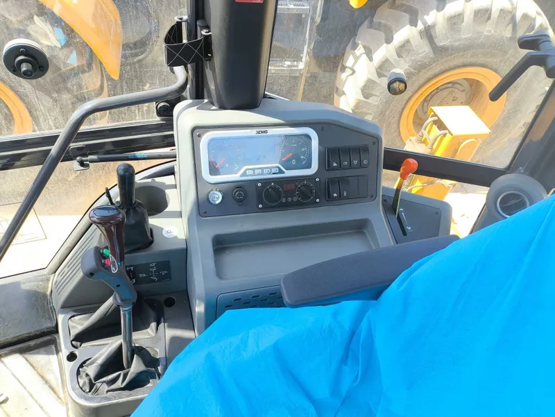 Экскаватор-погрузчик XC870KH(Разноколёсный) Стрела стандарт/удлинённая — фото 6
