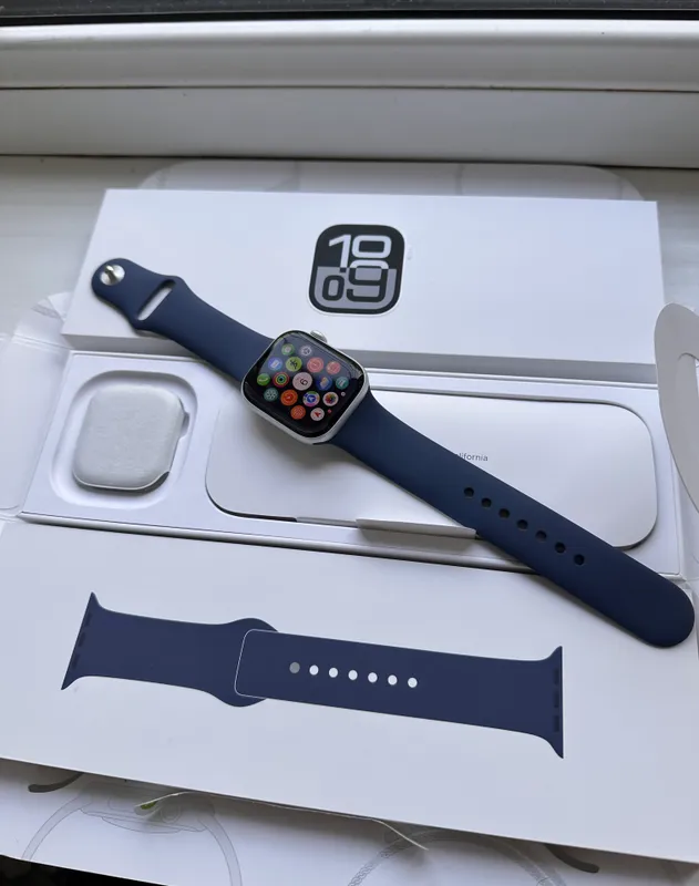 Apple Watch 10 Silver 42mm 100% 2 Apple Watch 10 Silver 42mm 100% 2