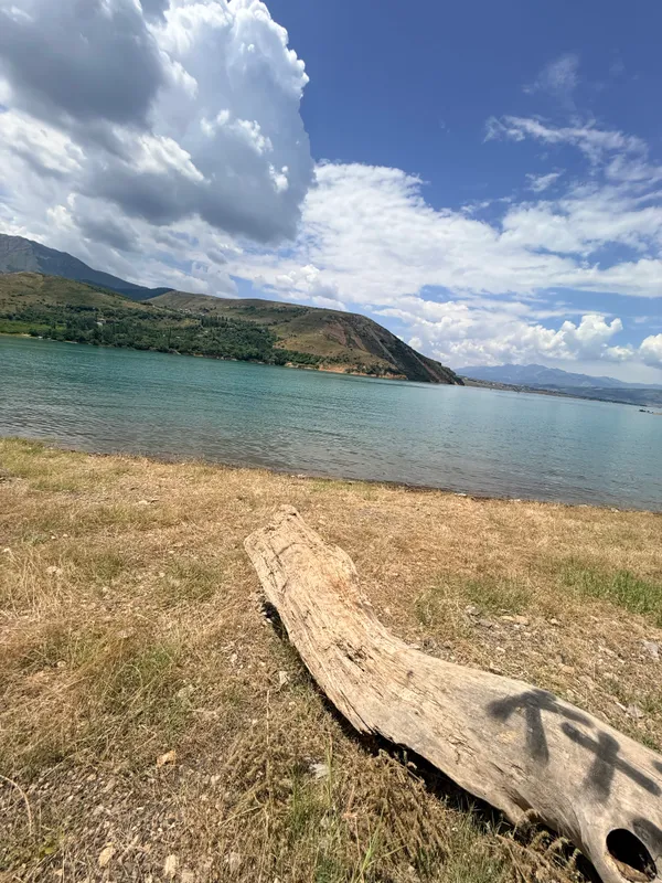 Тапчаны у Чарвакского водохранилища. 1