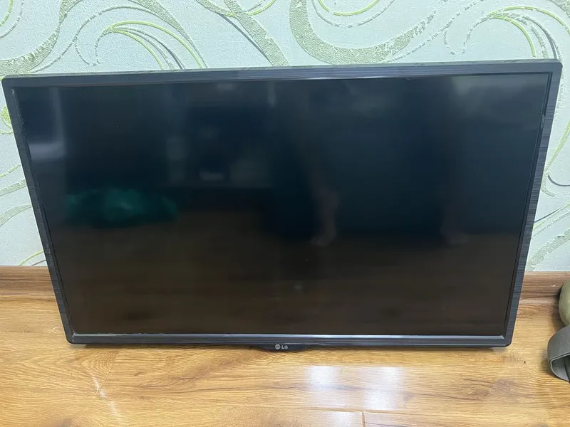 Телевизор LG Жидкоплазменный состояние хорошее с кранштейном 1