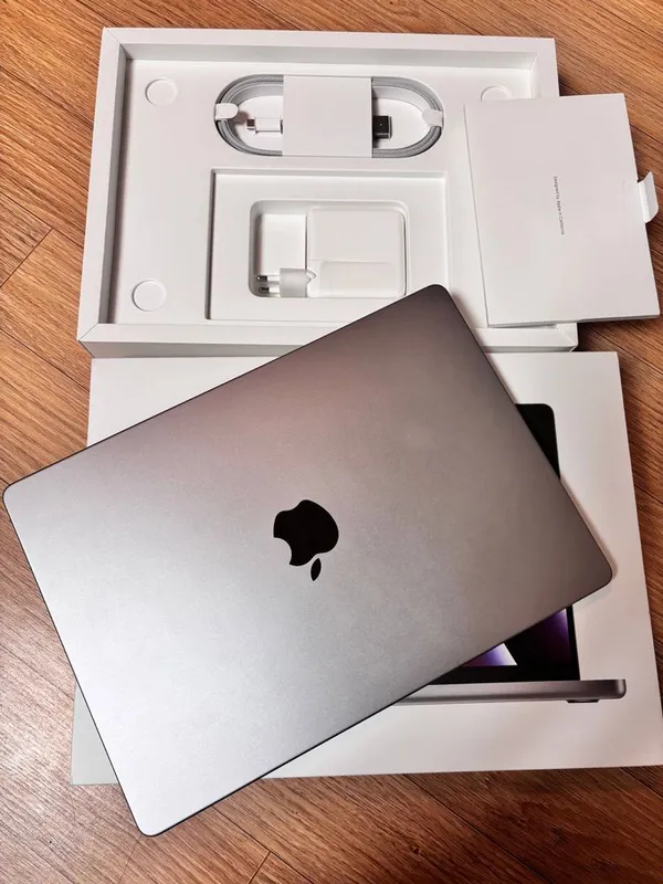 Apple MacBook Pro 14” M2 Pro 1
