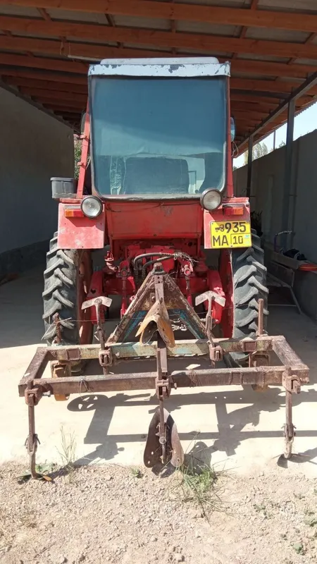 T 25 traktor sotiladi