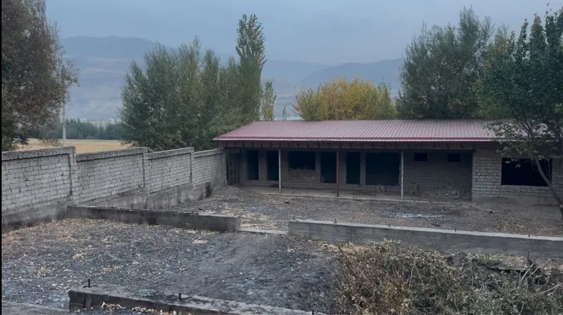 chorvoq Bochkada taraf qizil suvda uchaska sotiladi yer hisob gaz bor