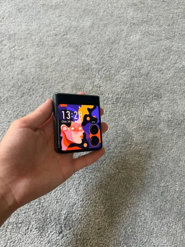 Infinix Zero Flip 12/512 1