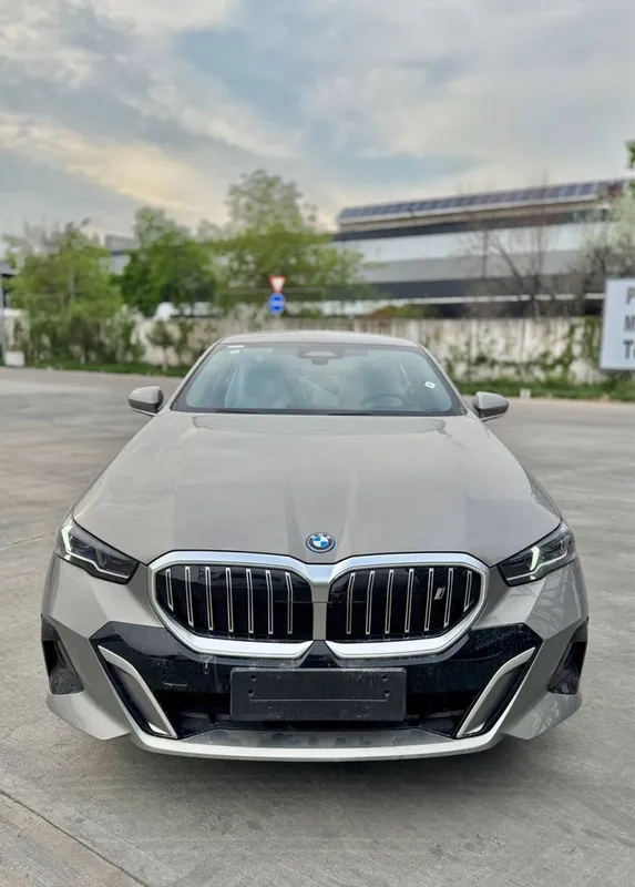 BMW i5 35L M-Sport 2025 yil