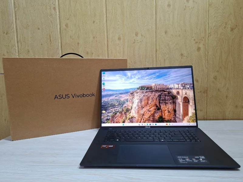 ASUS Vivobook 18 M1807HA