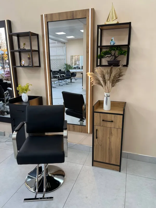 Salon uchun oynalar komplekt