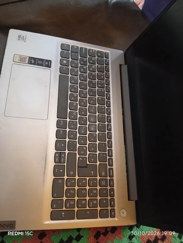 Notebook lenovo,RAM 8 GB, videokarta bor 3