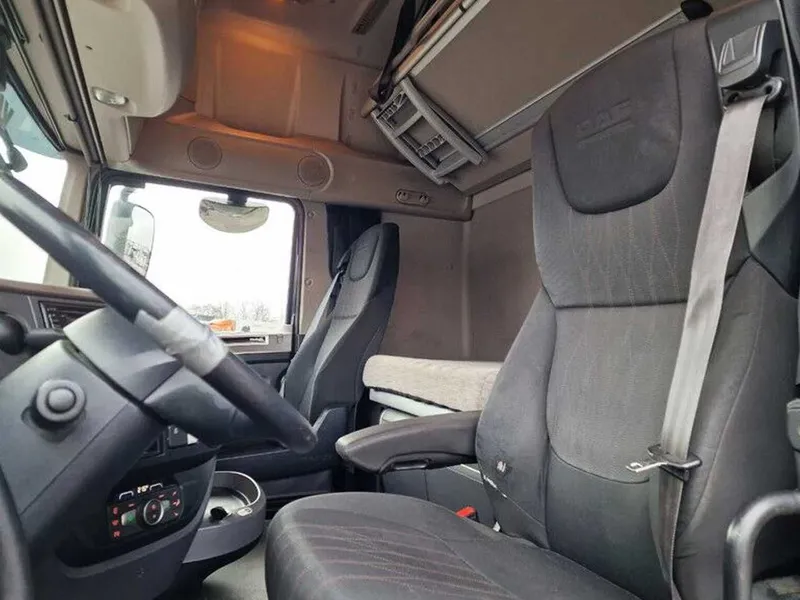 Тентованный грузовик DAF XF 480 SSC 6x2 7