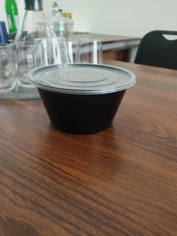 Birmartalik plastmasa idishlar