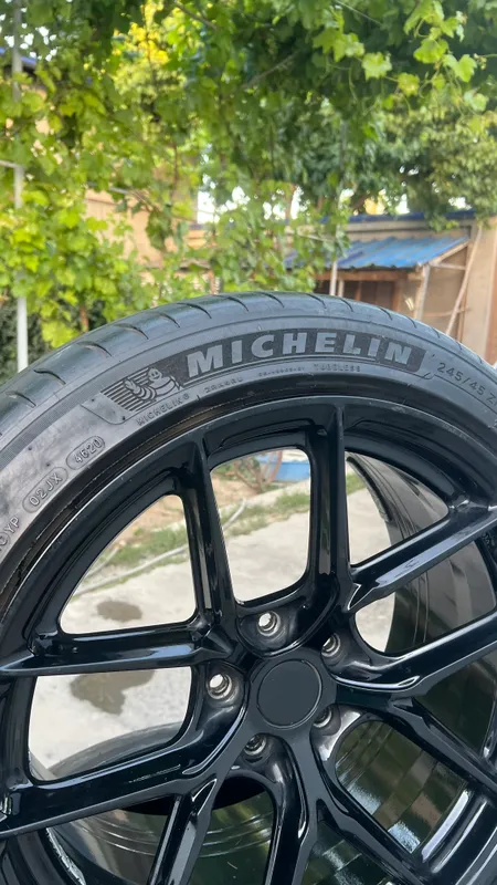 ПРОДАЮ КОМПЛЕКТ ДИСКОВ R19 С РЕЗИНОЙ MICHELIN — фото 2