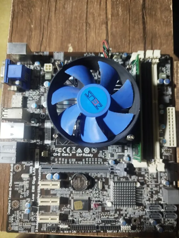 Model : H61/ g2030 core / 4gb ozu