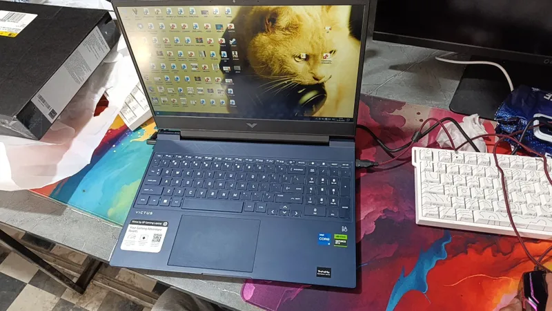 Noutbuk Victus Gaming I5 13400 RTX 3050 6GB