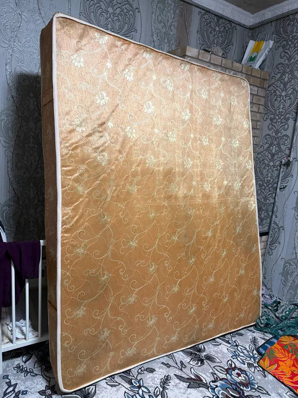 200/160 o‘lchamdagi matras ideal holatda