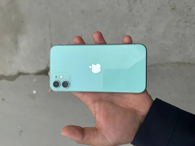 iPhone 11, идеальное состояние, 64 ГБ 2 iPhone 11, идеальное состояние, 64 ГБ 2