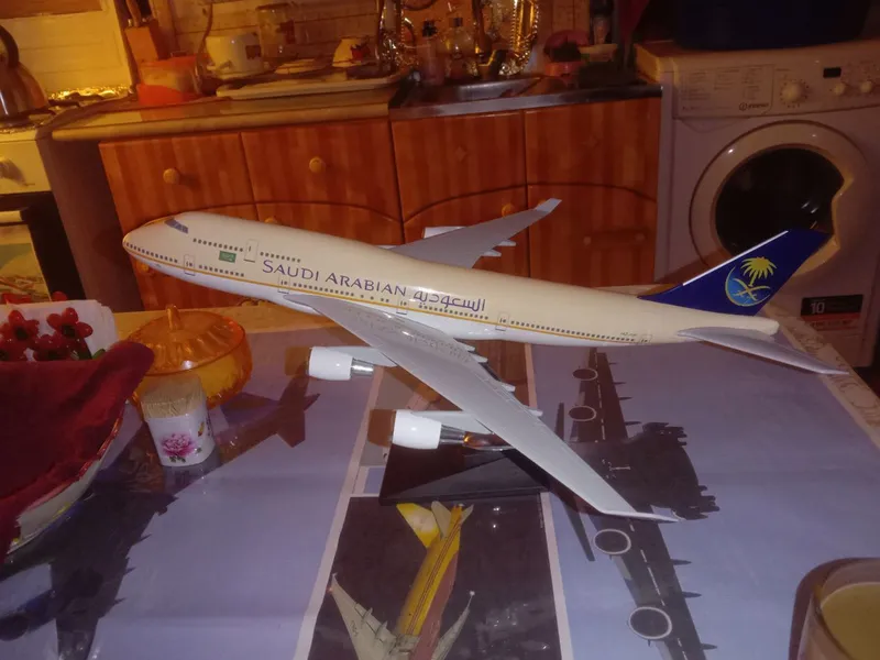 Saudi Arabian aviakompaniyasi Boeing 747-400 Saudi Arabian aviakompaniyasi Boeing 747-400