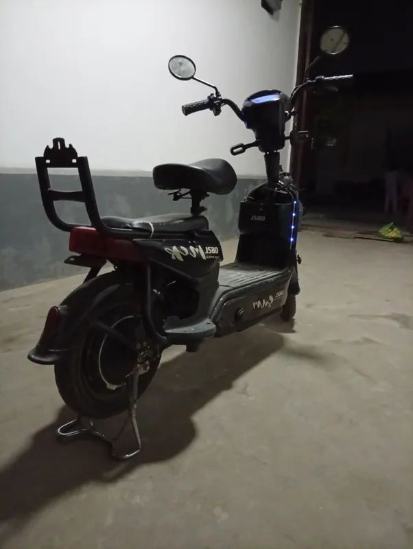 skuter rangi qora sotiladi 2 skuter rangi qora sotiladi 2