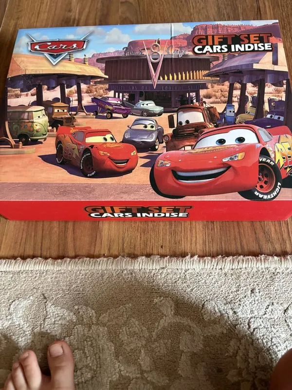 Gift set cars inside. Ишрушки машинки маленькие набор Молния Маккуин 1
