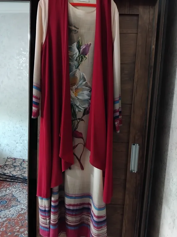 Платья