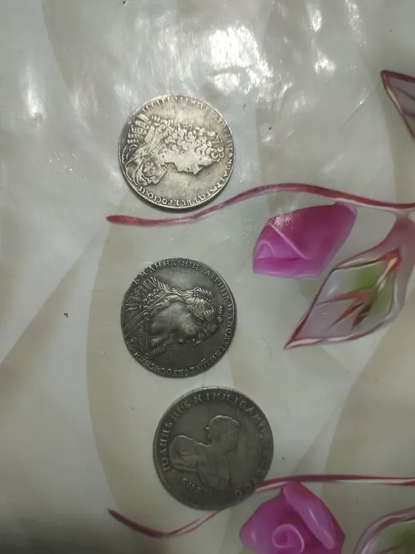 продам монеты