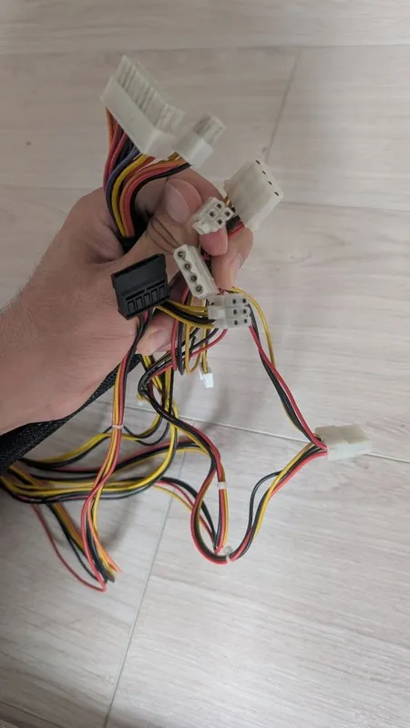 Блок питания Genius P4-550W 2 Блок питания Genius P4-550W 2