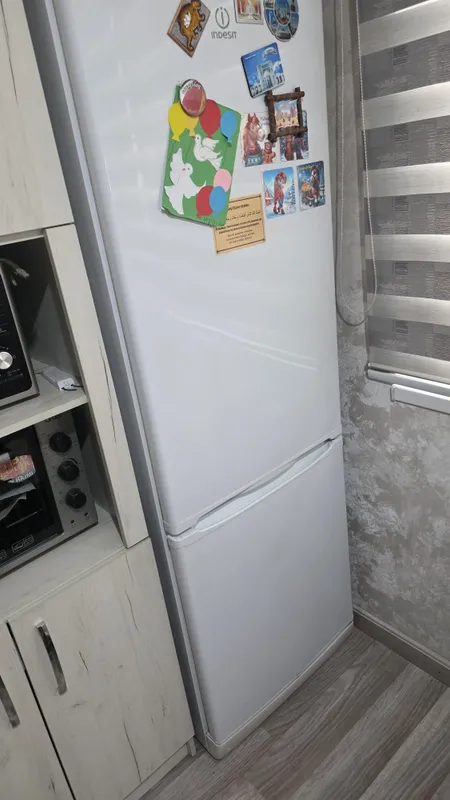 Холодильник Indesit 1 Холодильник Indesit 1