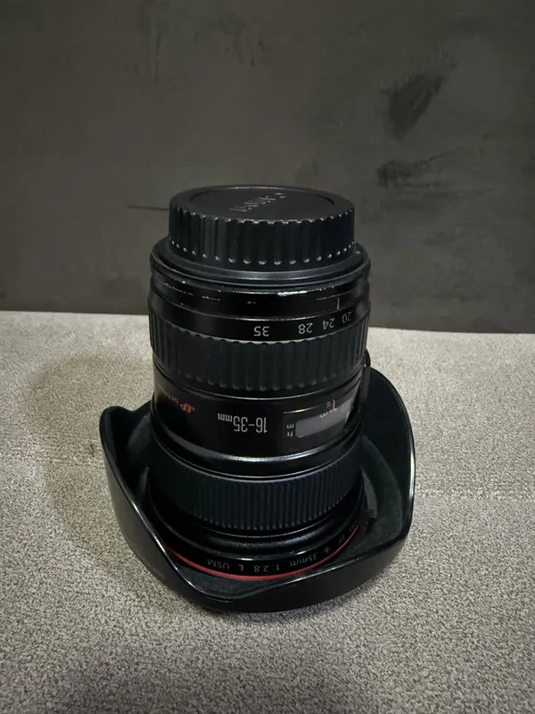 Canon R. :16-35 f2.8 :50 f1.8 3 Canon R. :16-35 f2.8 :50 f1.8 3