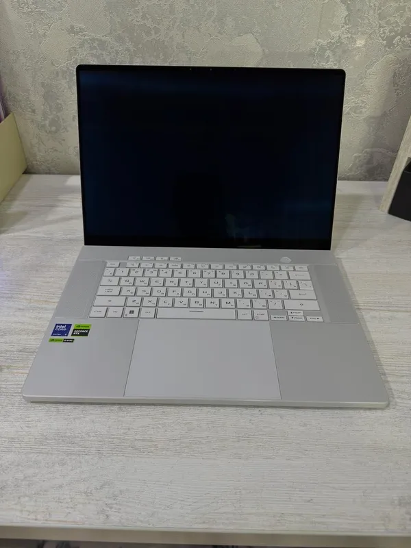 ASUS ROG Zephyrus G16 | Ultra 9 185H | RTX 4060 | 32GB | 1TB 3 ASUS ROG Zephyrus G16 | Ultra 9 185H | RTX 4060 | 32GB | 1TB 3