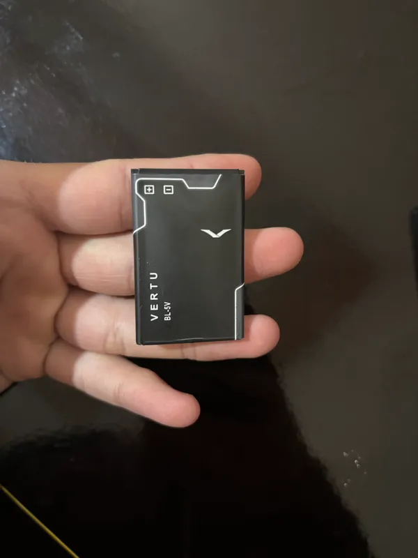 Кнопочный телефон Vertu Ferrari limited edition — фото 1