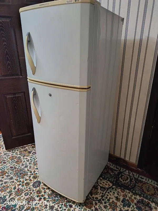 Холодильн ик LG