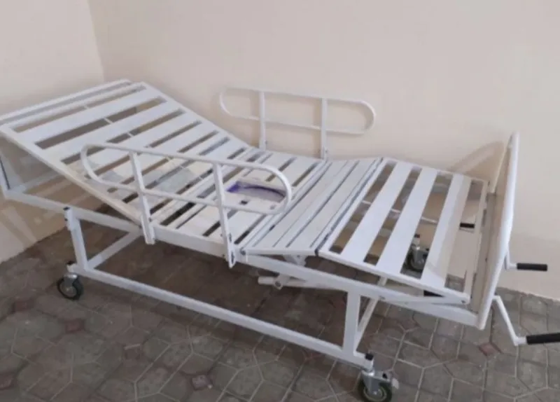 Ko'p funksiyalarga ega tibbiyot krovati. 1
